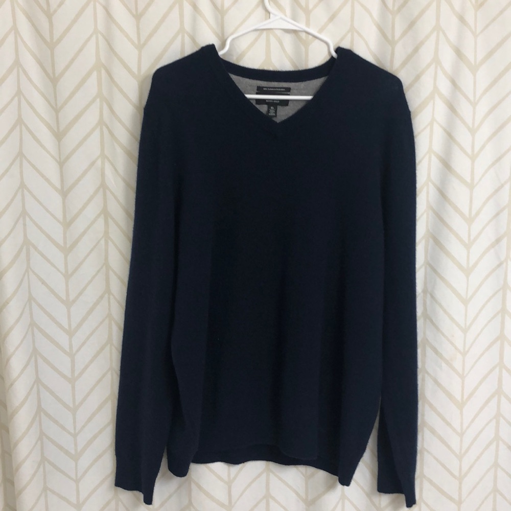 Men’s v neck sweater